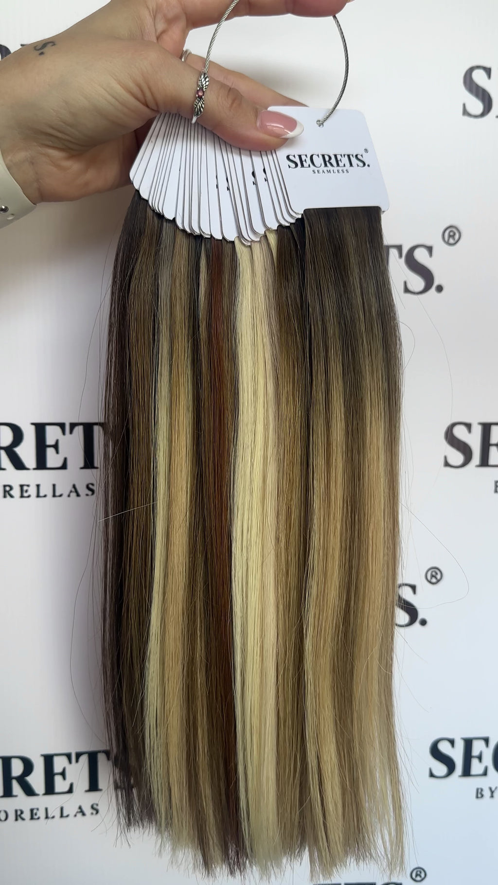 Secrets Seamless® Colour Ring, 25 Pre-Blended Shades