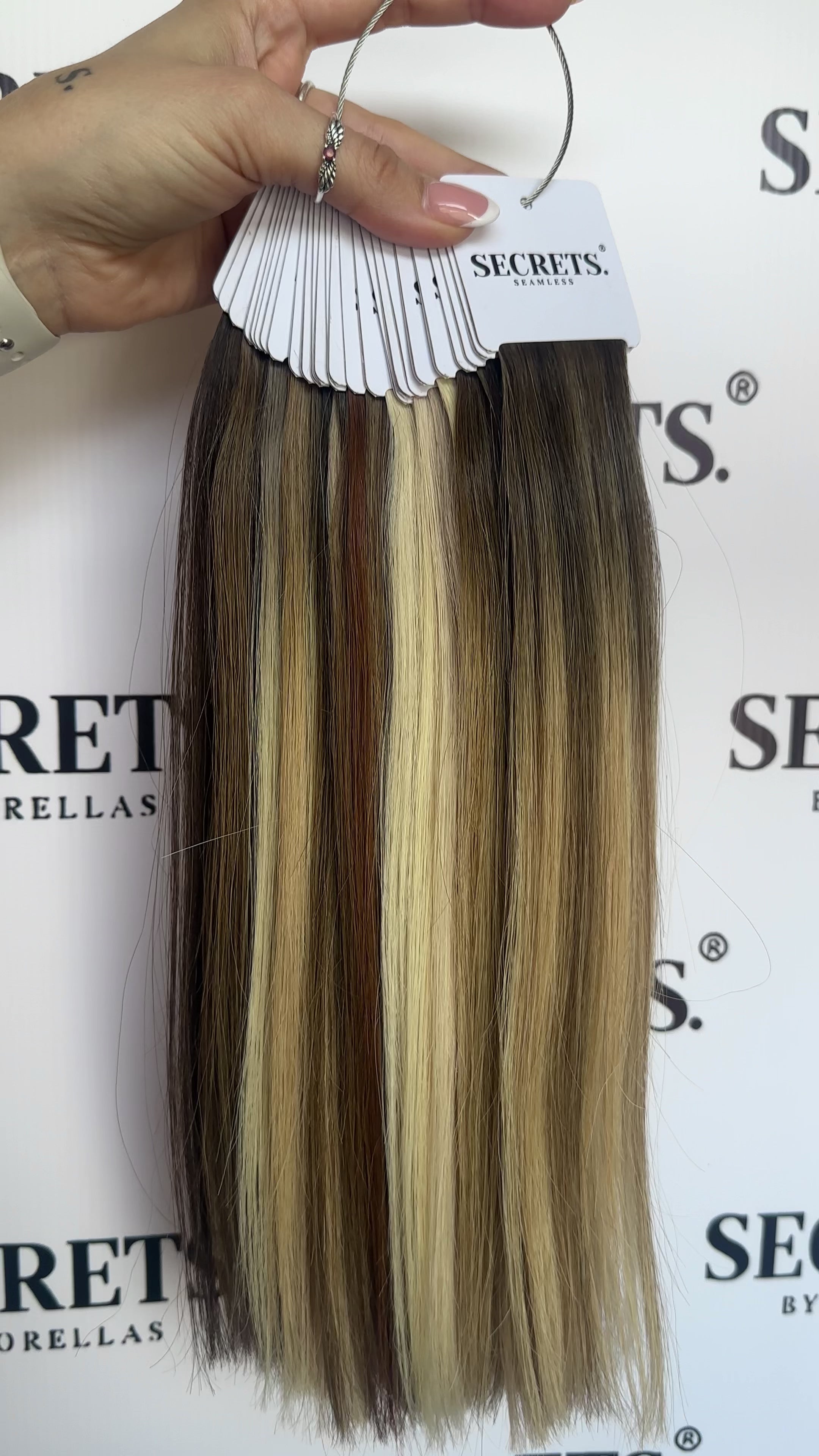 Secrets Seamless® Colour Ring, 25 Pre-Blended Shades